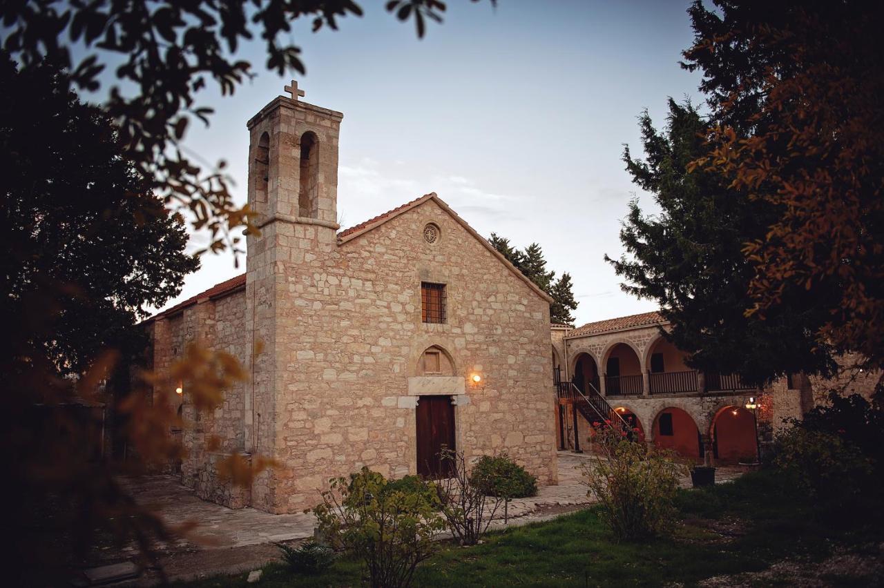 Minthis Resort Tsadha المظهر الخارجي الصورة The church of the monastery