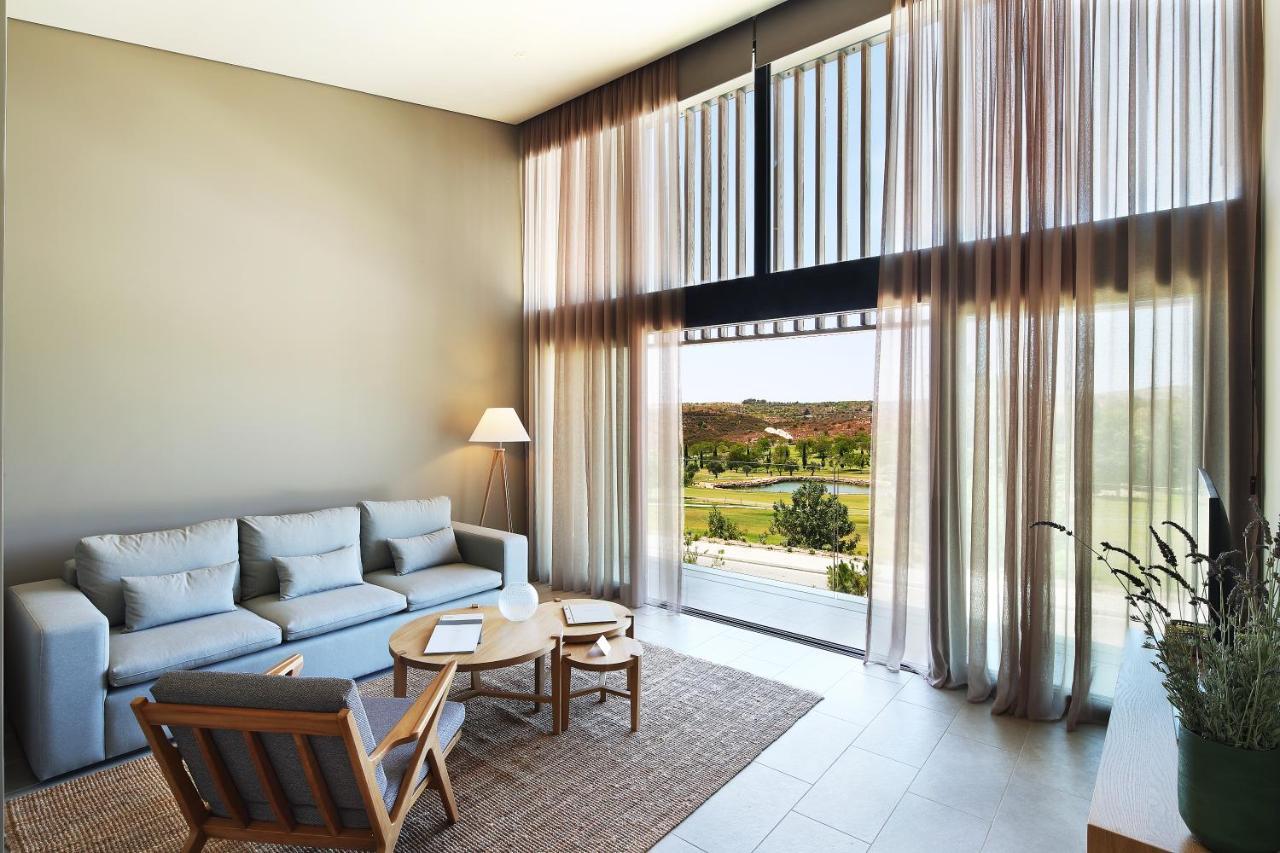 Minthis Resort Tsadha المظهر الخارجي الصورة Interior of a villa at the resort