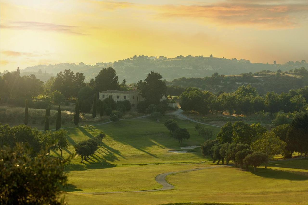 Minthis Resort Tsadha المظهر الخارجي الصورة View of the golf course